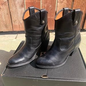 Jackie button booties